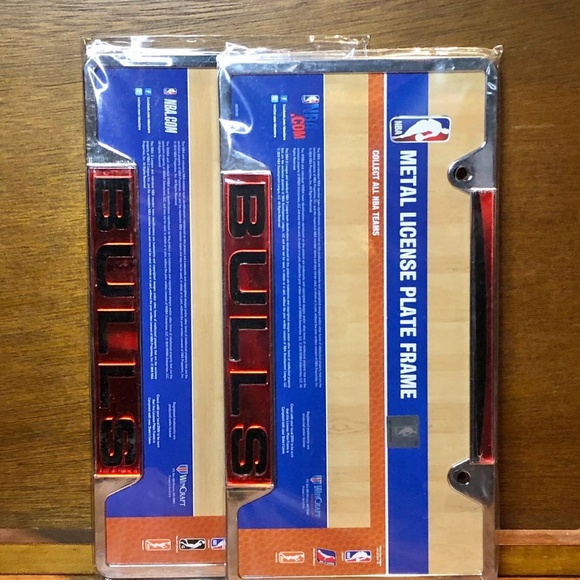 Chicago Bulls Car Metal License Plate Frames - Set of 2 frames for vehicles - Picture 1 of 5